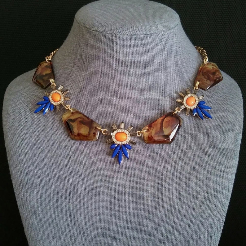 RHINESTONE CAB LUCITE FAUX TORTOISE BIB NECKLACE